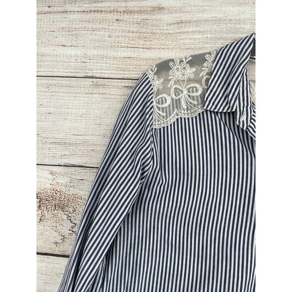 Lili's Closet 1/2 Button Striped Lace Back Tunic Top Women's Medium Blue/White - Picture 4 of 10